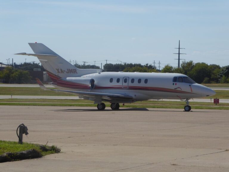Hawker 800XP XA-JMR on ground